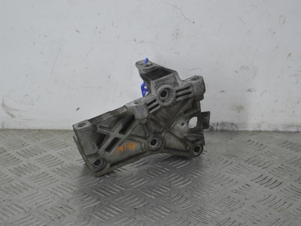 Кронштейн двигателя