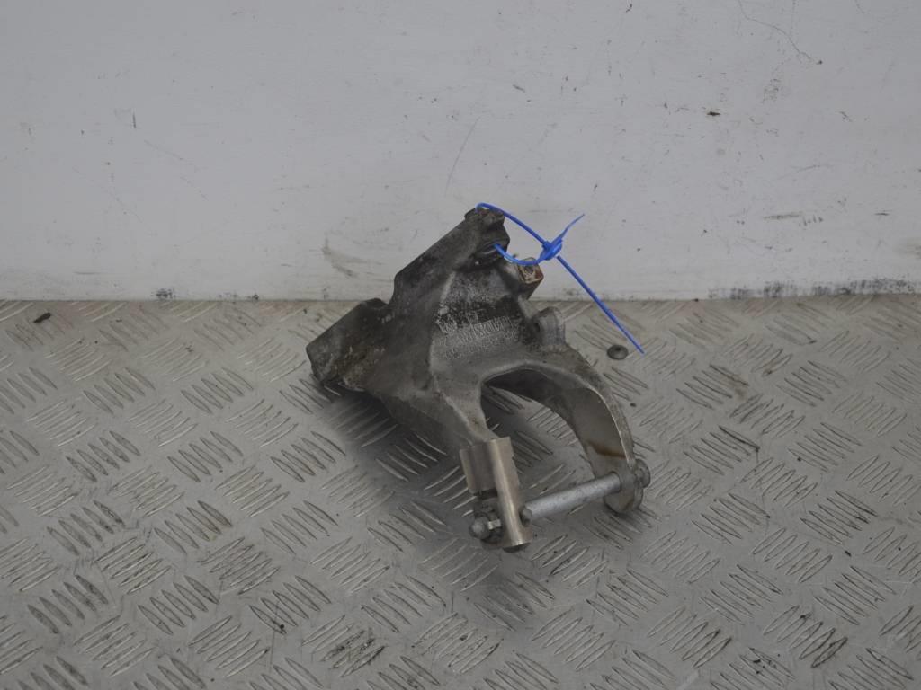 Кронштейн двигателя