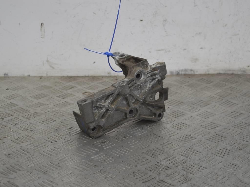 Кронштейн двигателя