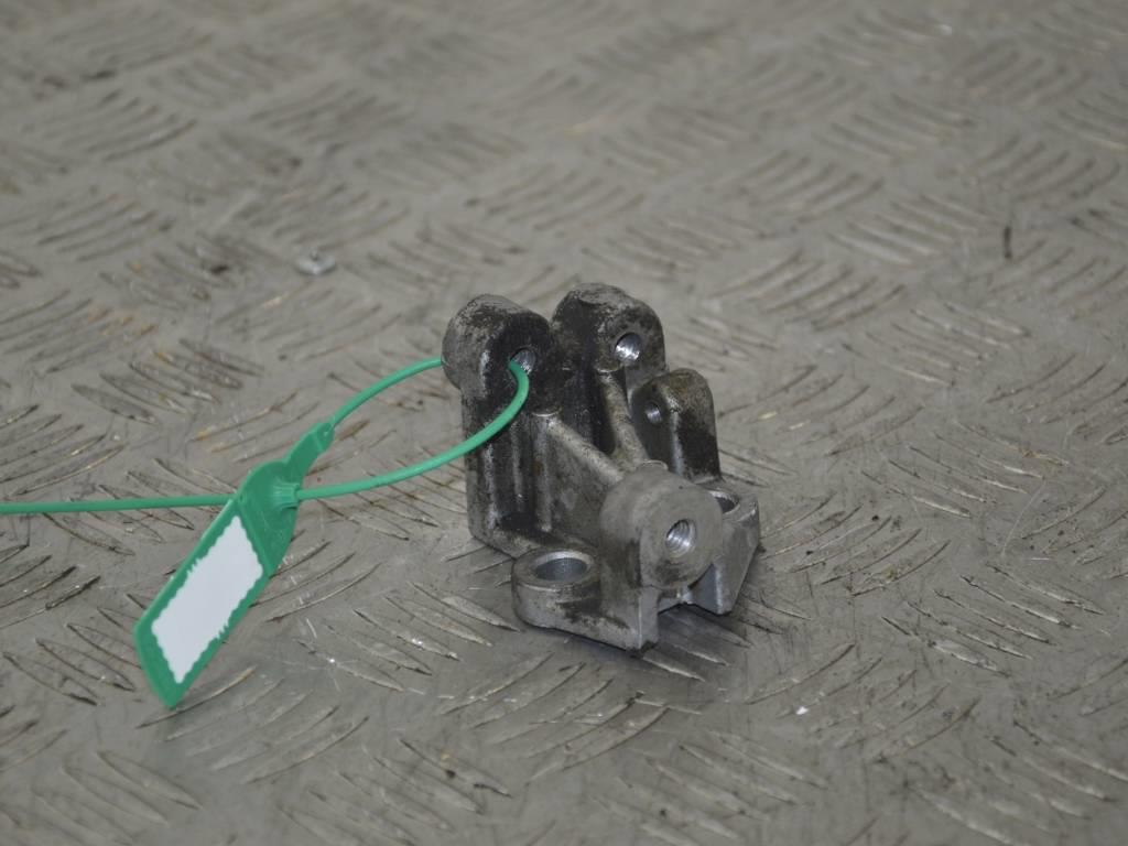 Кронштейн двигателя