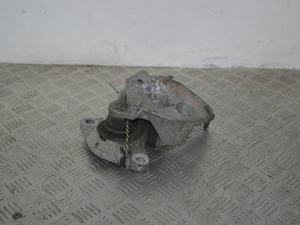 Кронштейн двигателя