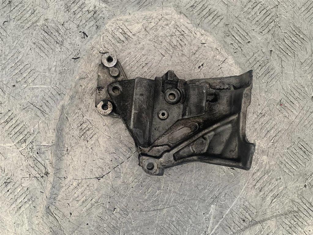 Кронштейн двигателя