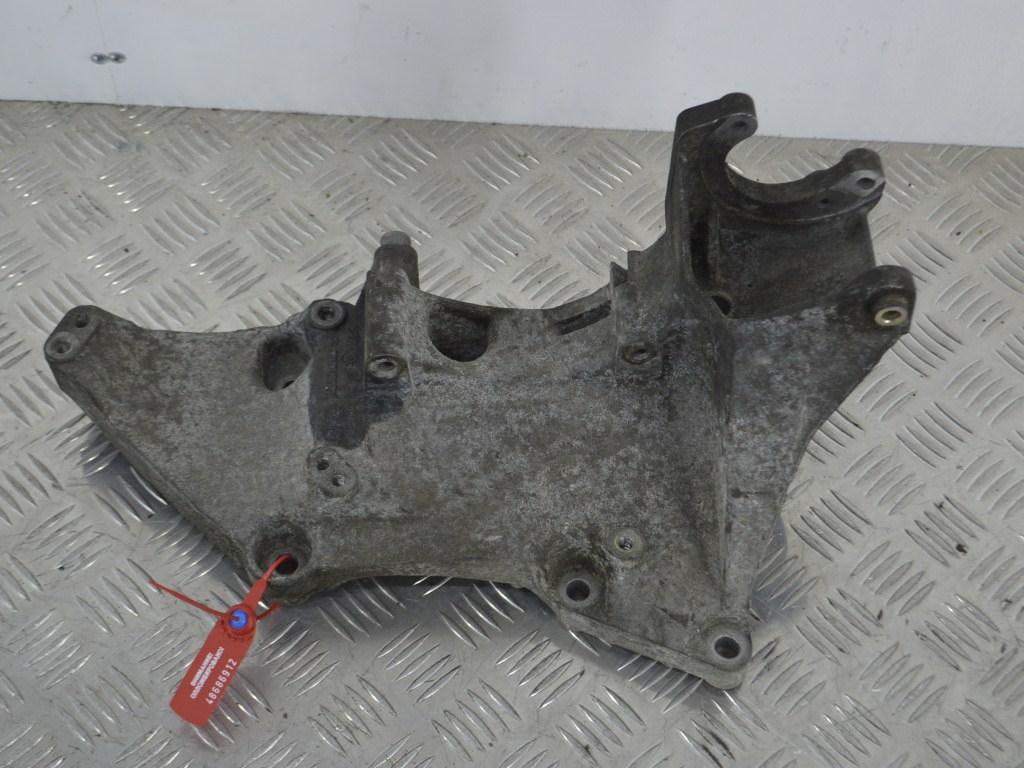 Кронштейн генератора