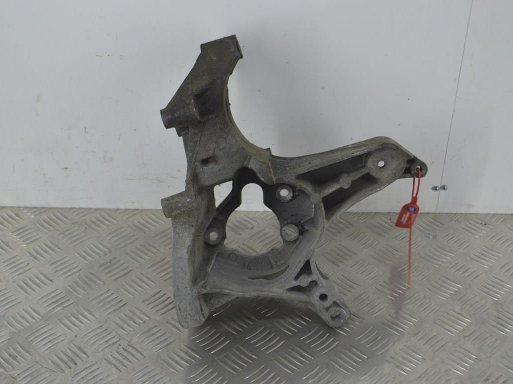 Кронштейн генератора Renault Scenic 1 (1996-2003) 7700113574