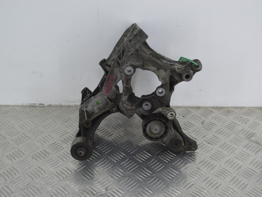Кронштейн генератора Renault Scenic 1 (1996-2003) 7700117570