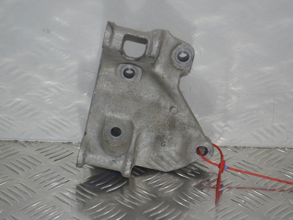 Кронштейн генератора