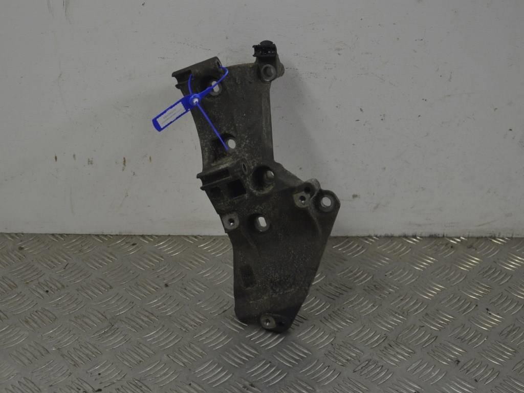 Кронштейн генератора