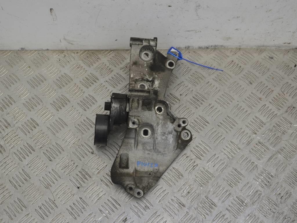 Кронштейн генератора