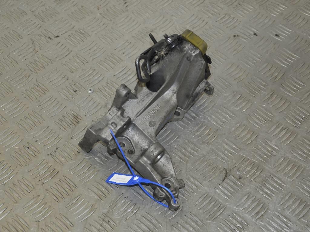 Кронштейн генератора