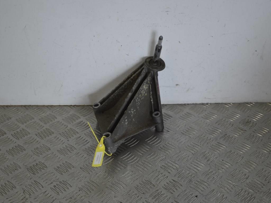 Кронштейн КПП Renault Laguna 2 (2001-2007) 8200000023