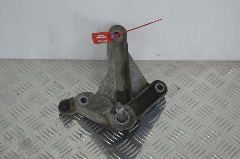 Кронштейн КПП Renault Logan 1 (2004-2014) 8200043084