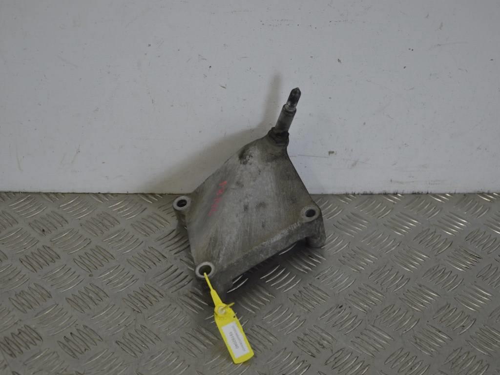 Кронштейн КПП Renault Megane 1 (1996-2002) 8200205568