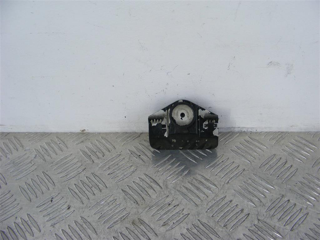 Кронштейн крепления бампера переднего Renault Laguna 2 (2001-2007) 8200012580