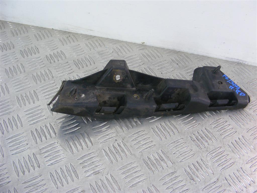 Кронштейн крепления бампера переднего