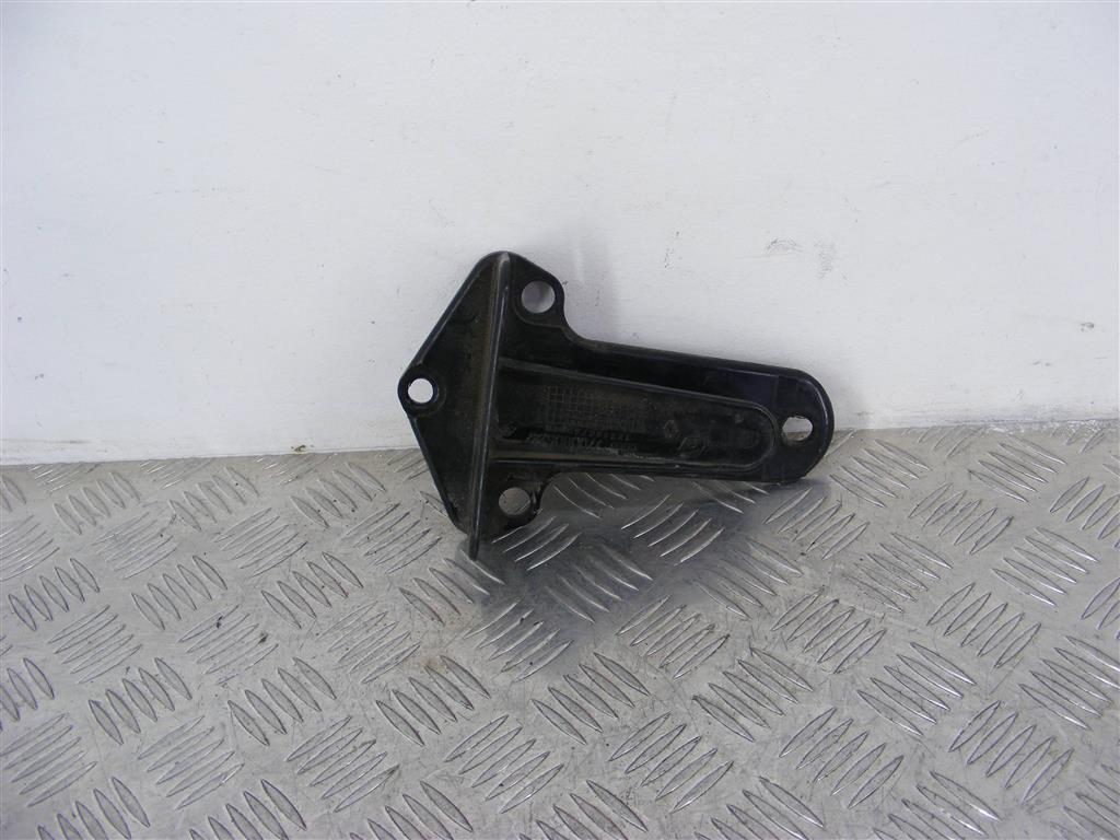 Кронштейн крепления бампера переднего