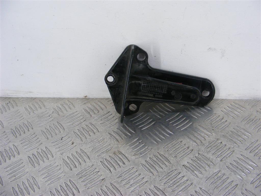 Кронштейн крепления бампера переднего Renault Safrane (1992-2000) 7700806247