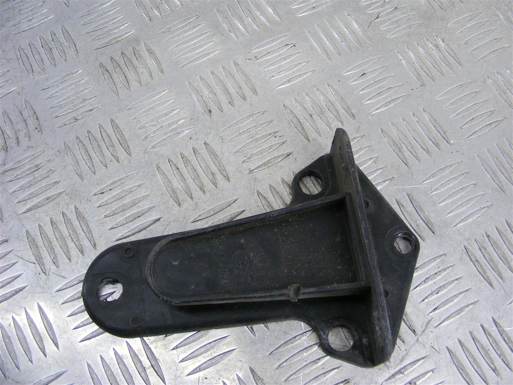 Кронштейн крепления бампера переднего