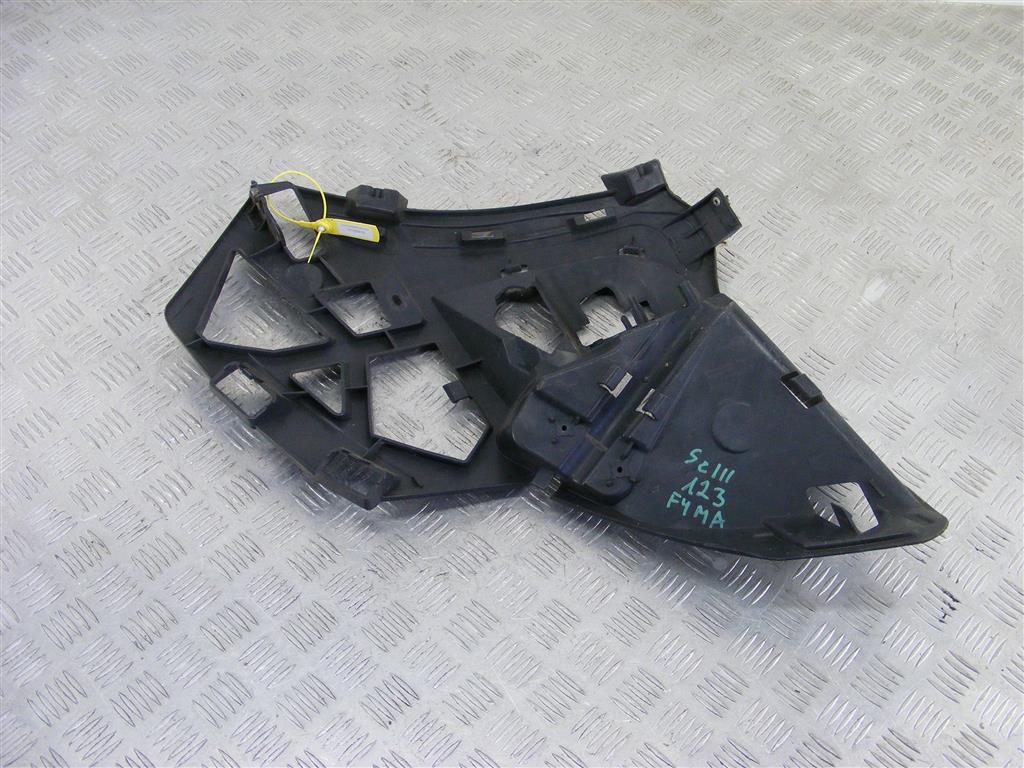 Кронштейн крепления бампера переднего