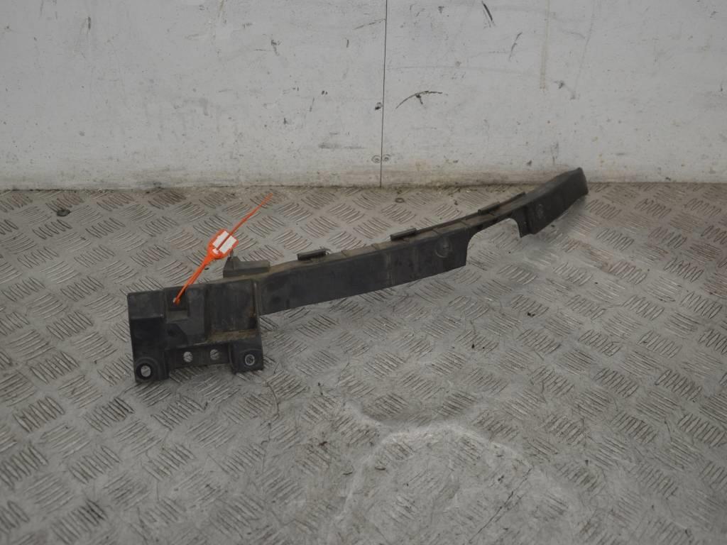 Кронштейн крепления бампера переднего