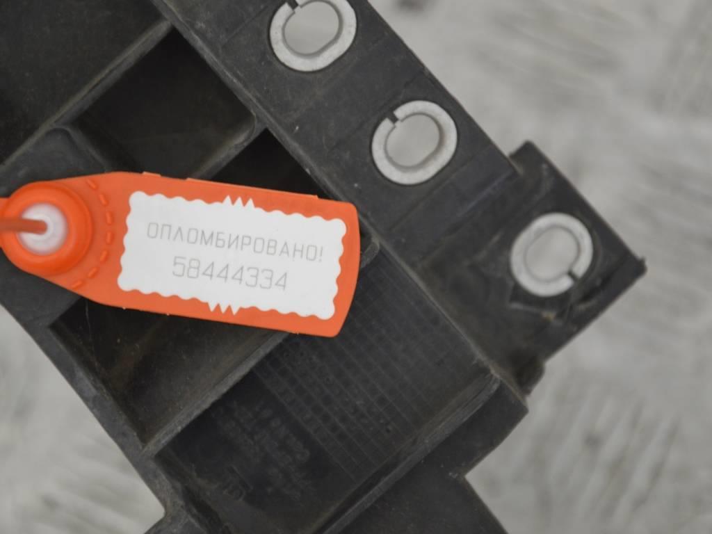 Кронштейн крепления бампера переднего