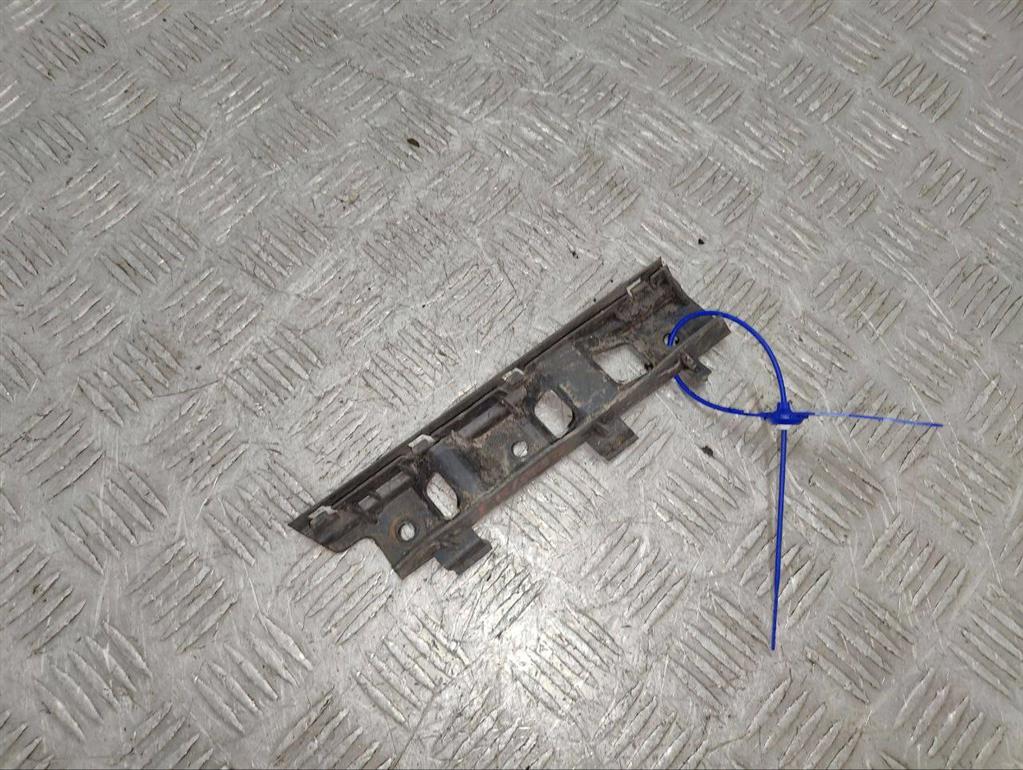 Кронштейн крепления бампера переднего