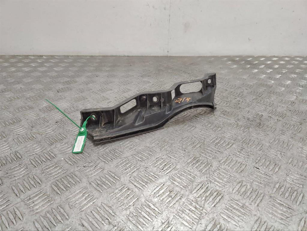 Кронштейн крепления бампера переднего