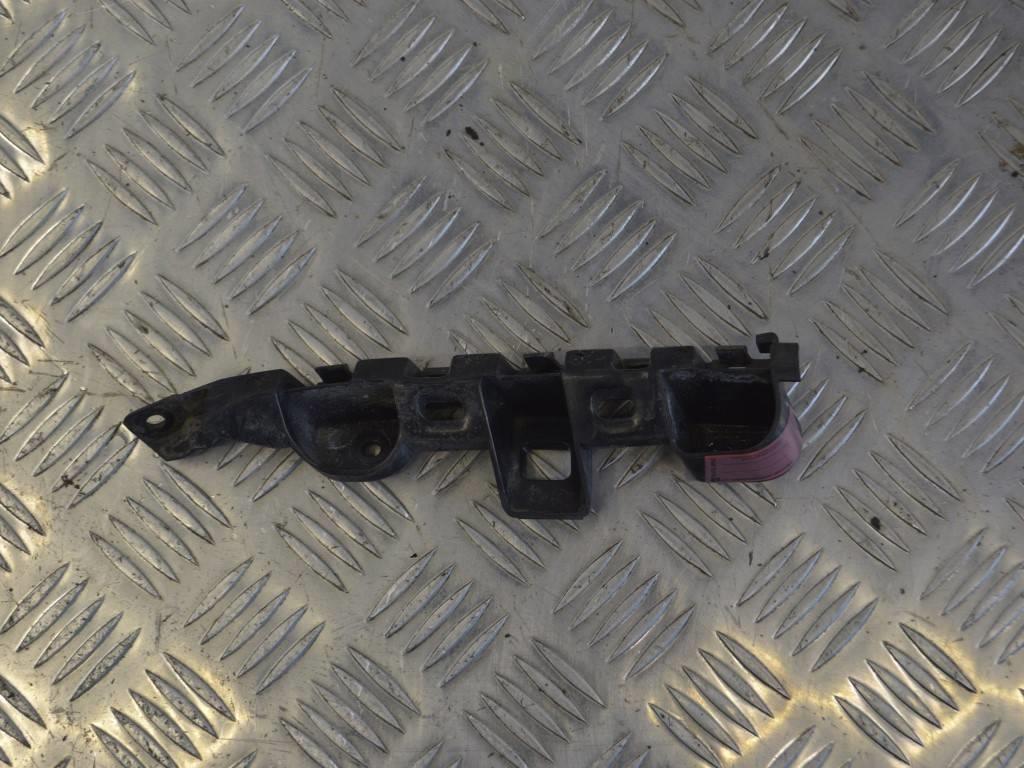 Кронштейн крепления бампера переднего