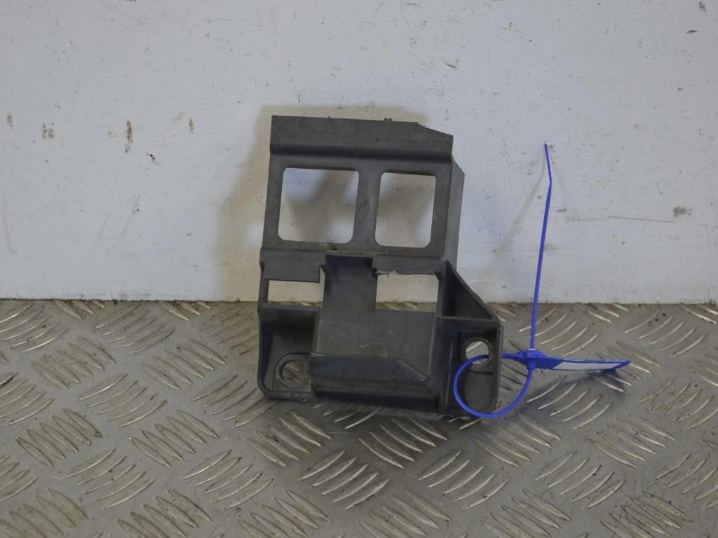 Кронштейн крепления бампера переднего