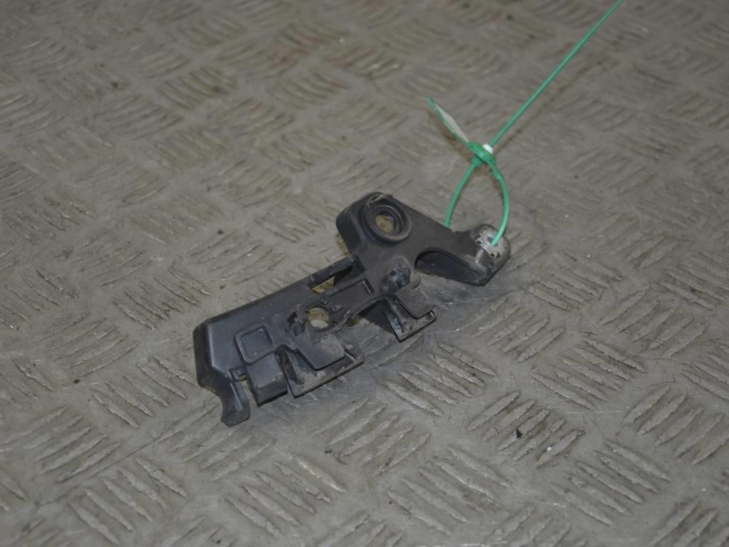 Кронштейн крепления бампера переднего