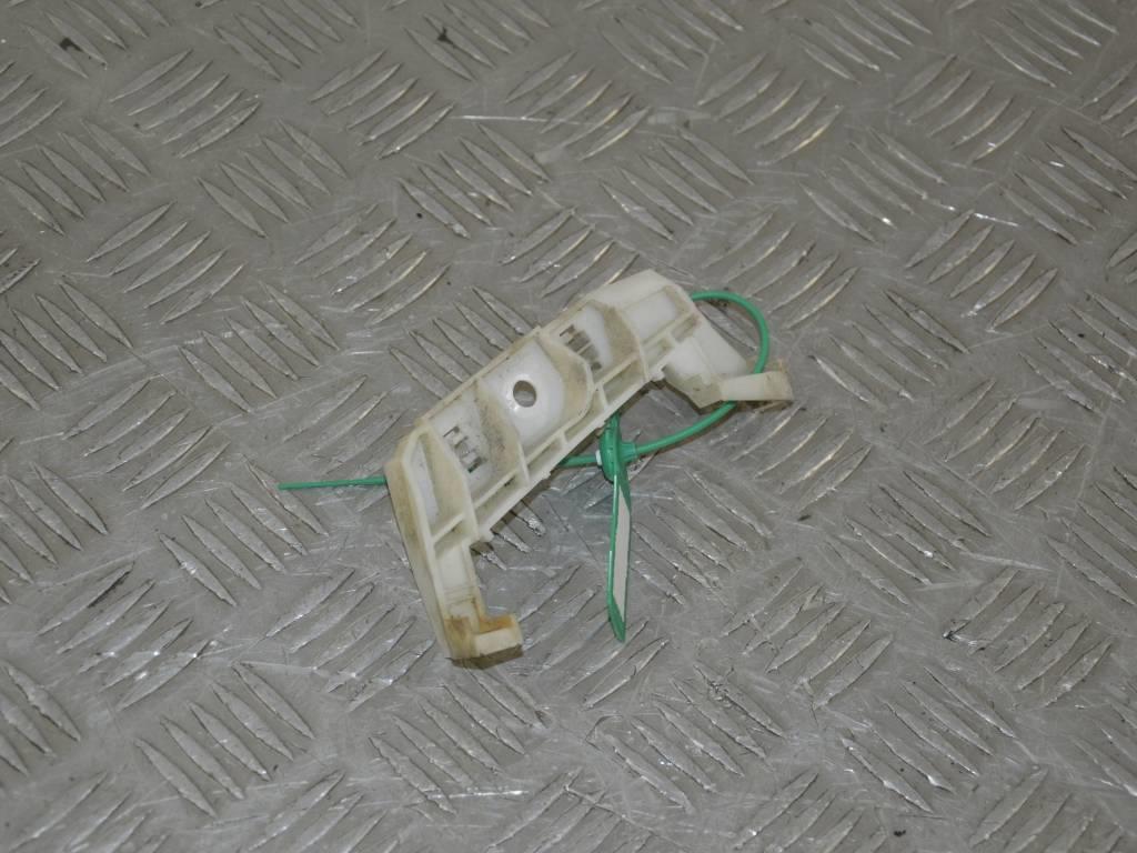 Кронштейн крепления бампера переднего