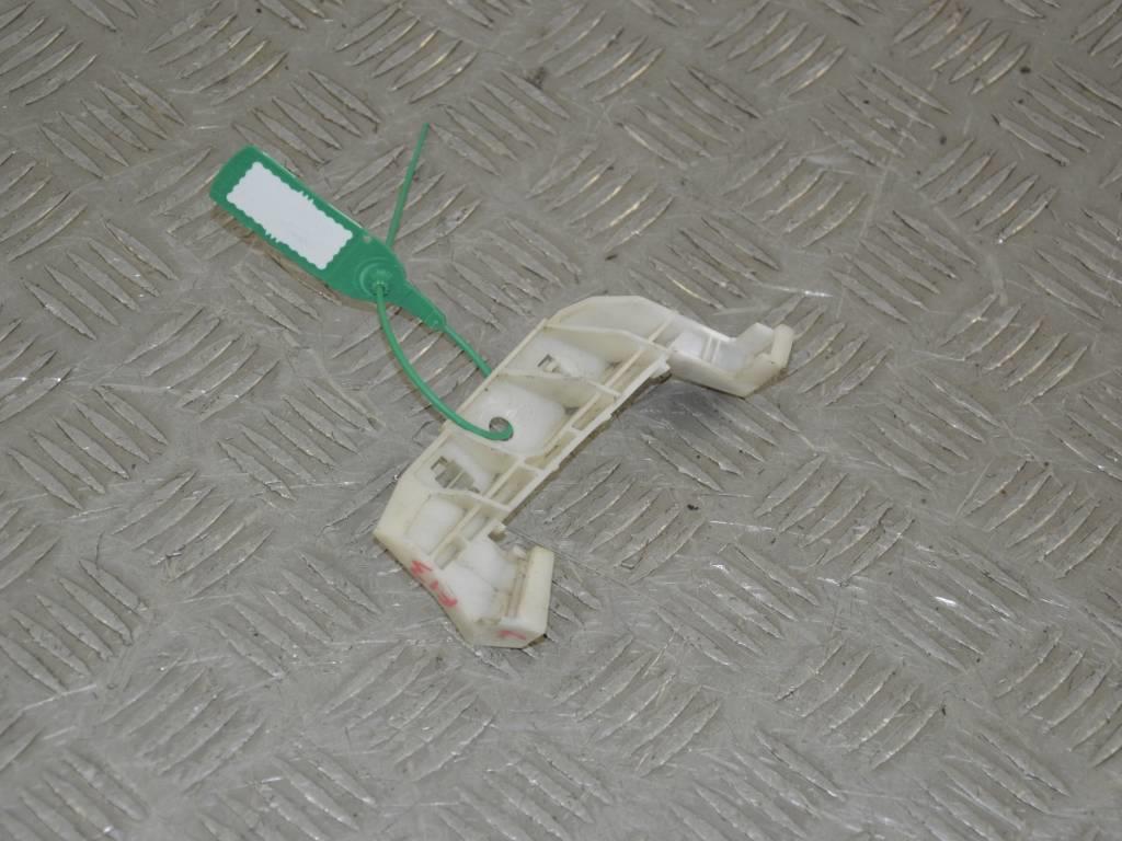 Кронштейн крепления бампера переднего