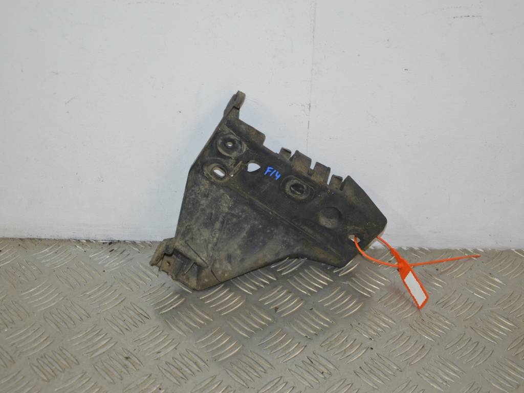 Кронштейн крепления бампера переднего