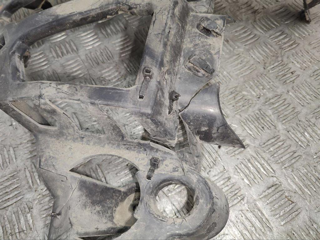 Кронштейн крепления бампера заднего