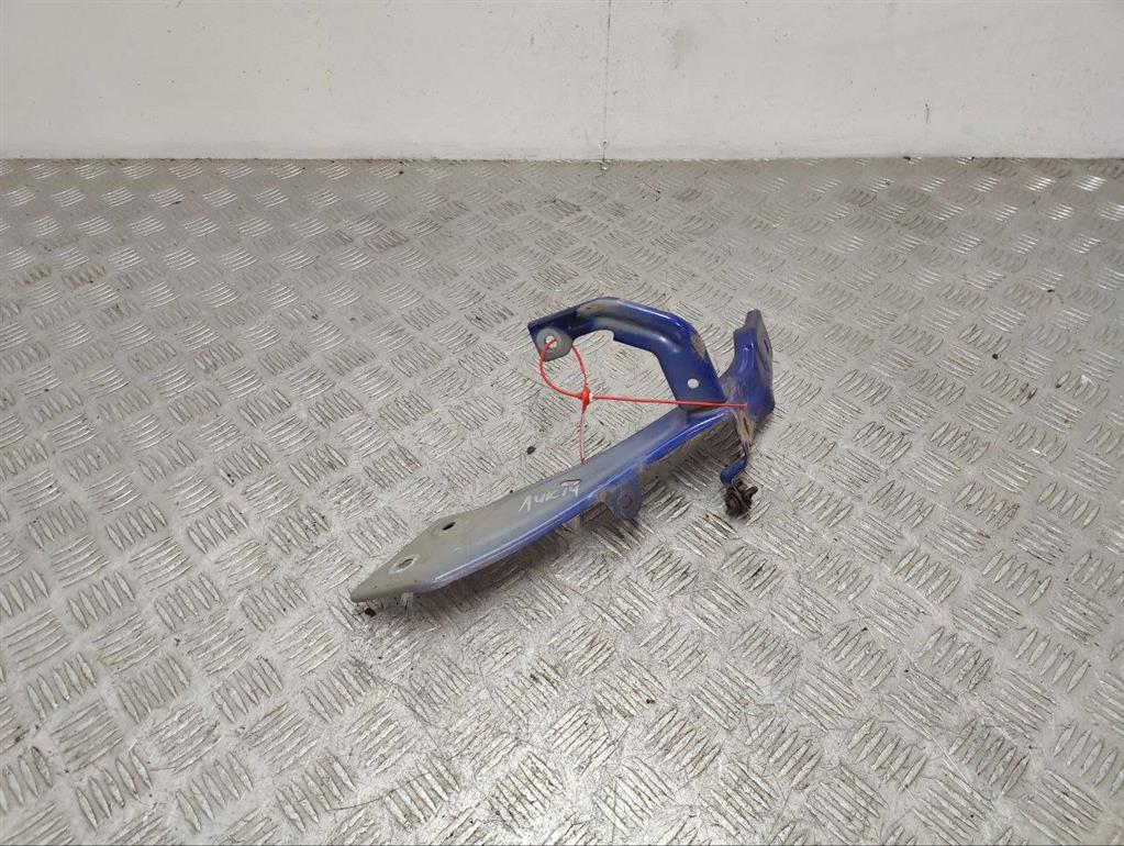 Кронштейн крепления крыла переднего левого