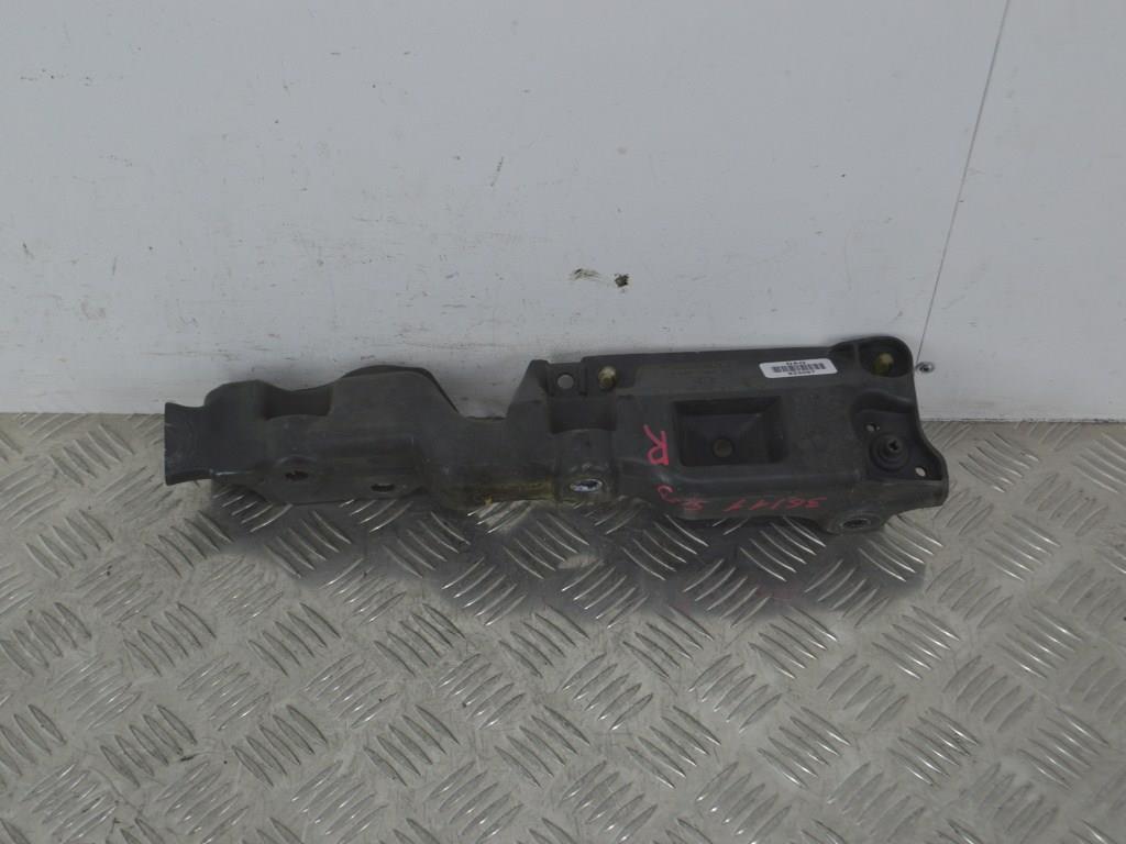 Кронштейн крепления крыла переднего правого