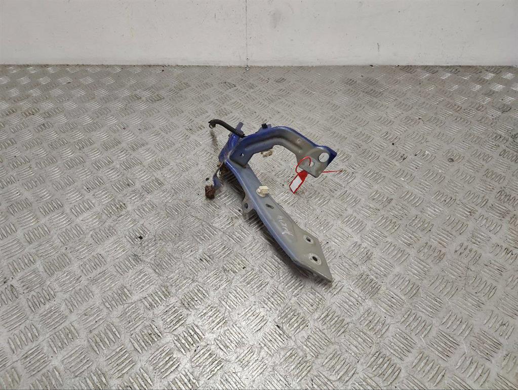 Кронштейн крепления крыла переднего правого