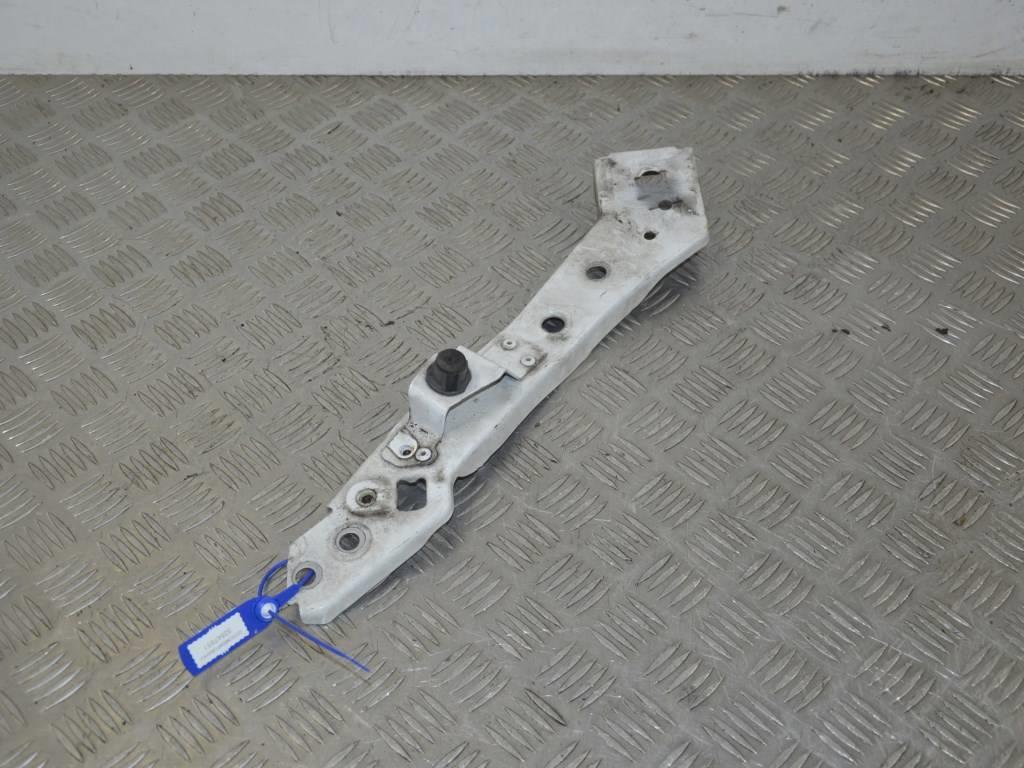 Кронштейн крепления крыла переднего правого