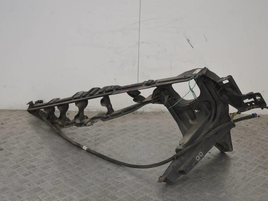 Кронштейн крепления крыла переднего правого