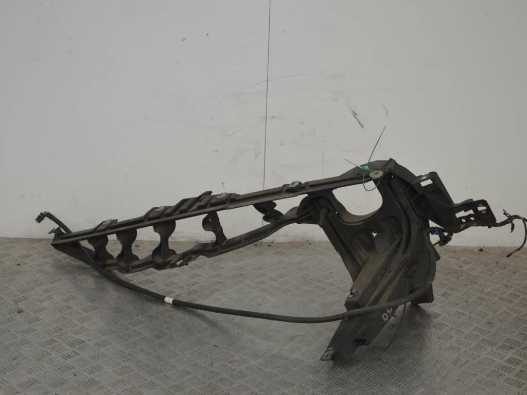 Кронштейн крепления крыла переднего правого