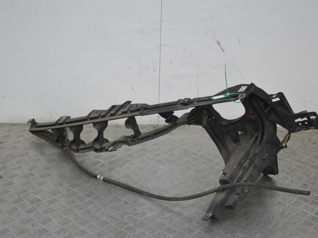 Кронштейн крепления крыла переднего правого