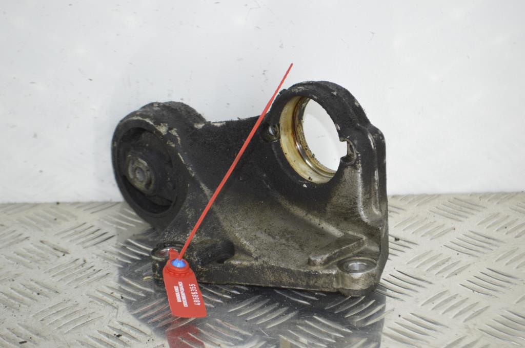 Кронштейн полуоси