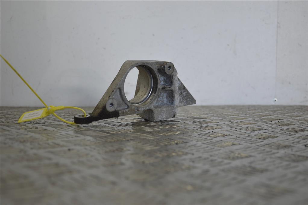 Кронштейн полуоси