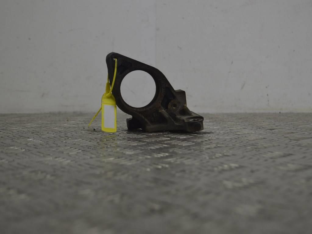 Кронштейн полуоси