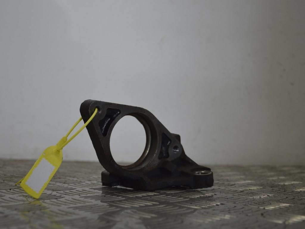 Кронштейн полуоси