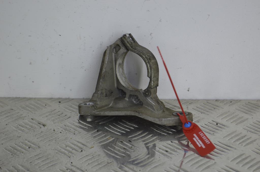 Кронштейн полуоси