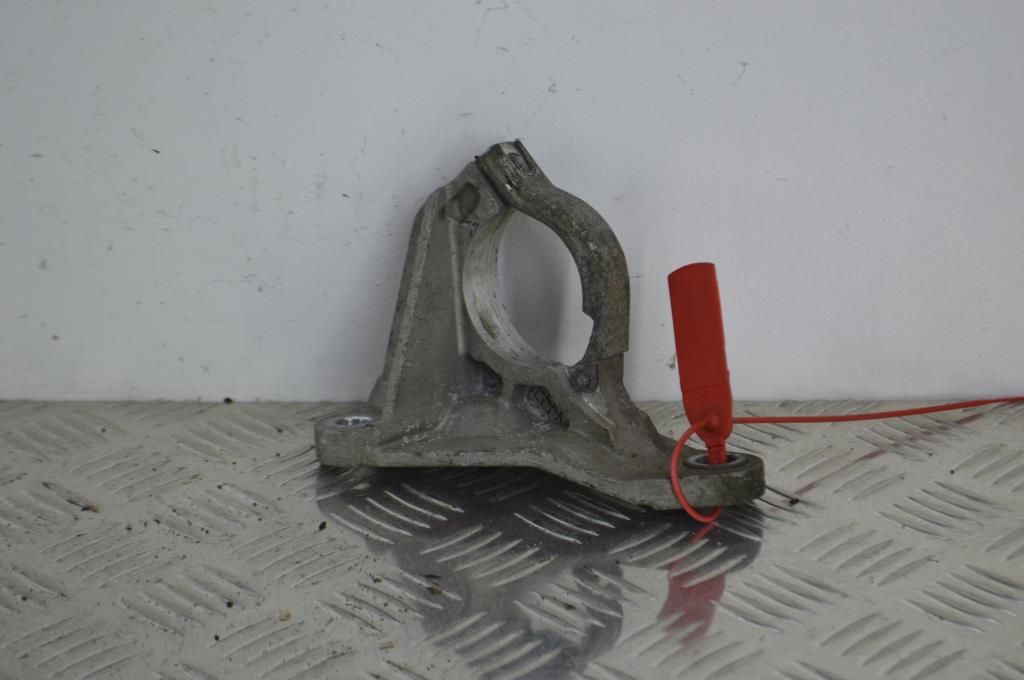 Кронштейн полуоси