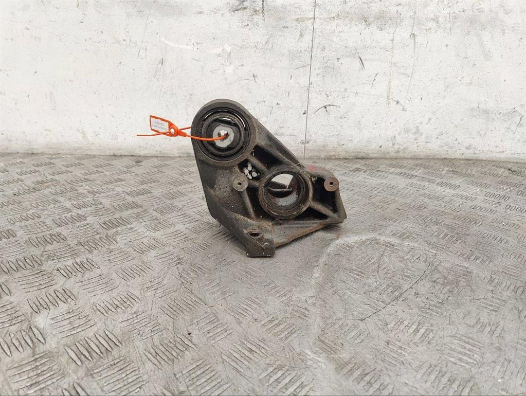 Кронштейн полуоси