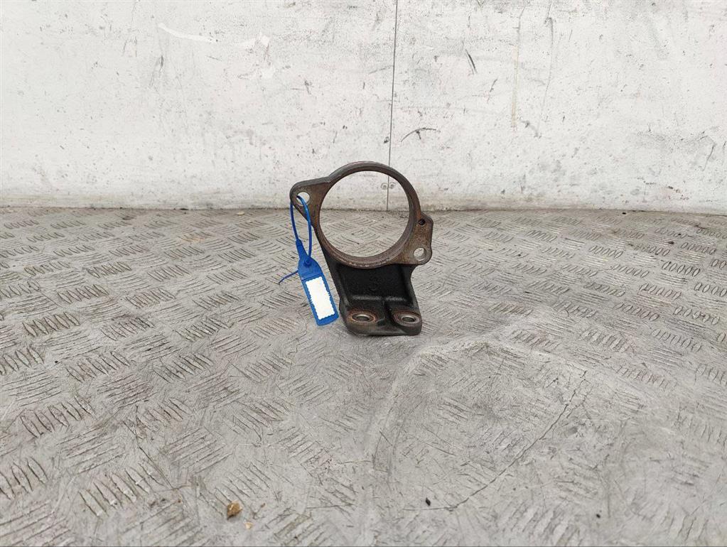 Кронштейн полуоси