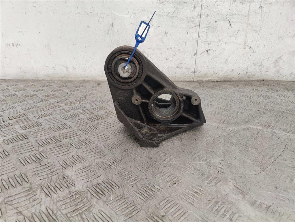 Кронштейн полуоси