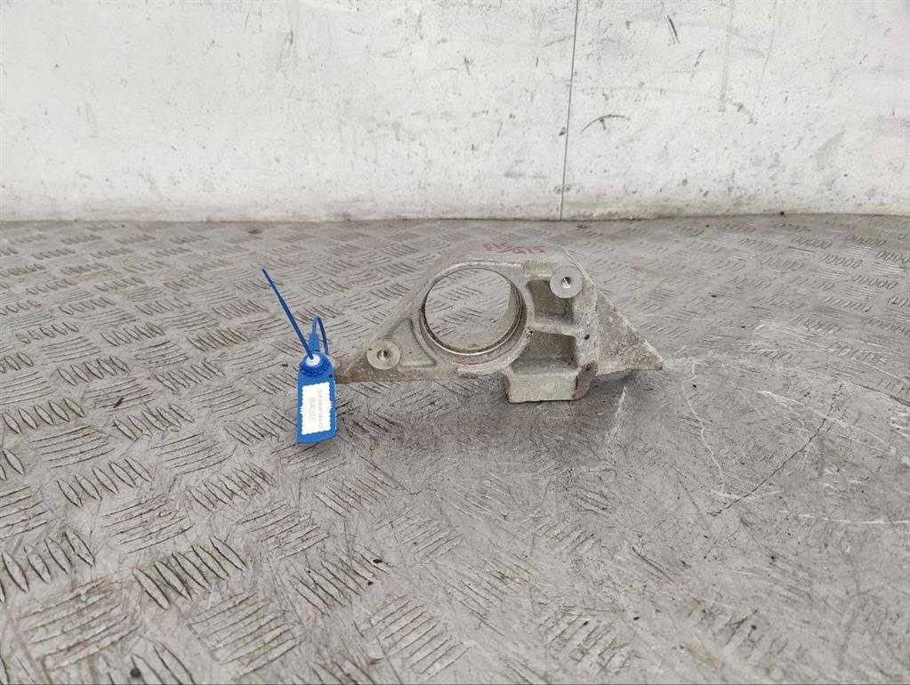 Кронштейн полуоси